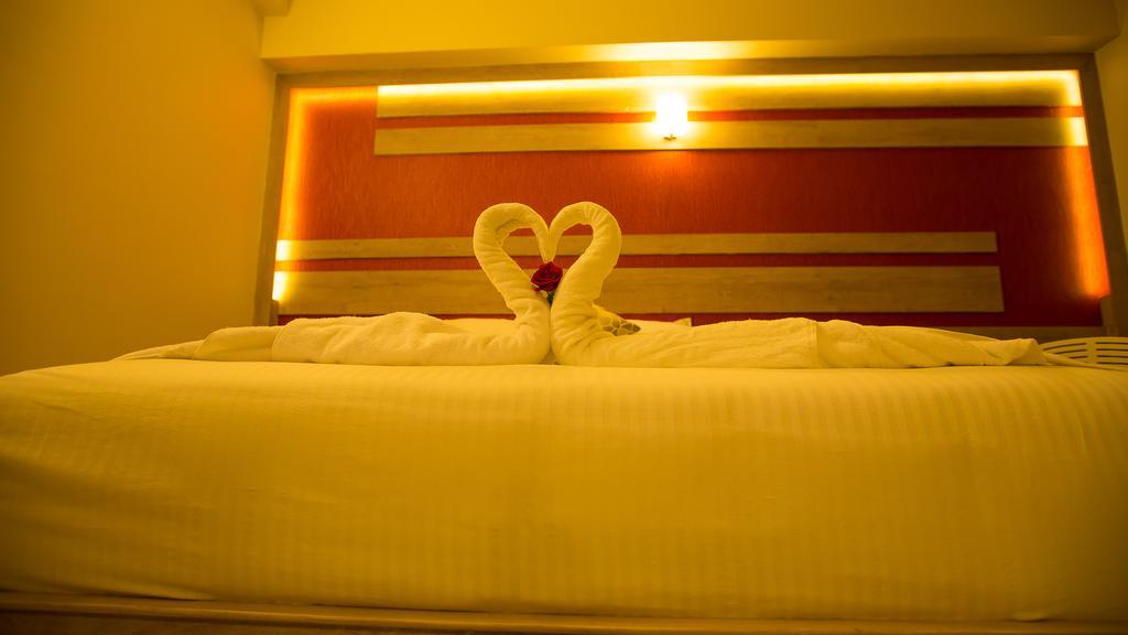 Hotel Radha Prasad Erode Bagian luar foto