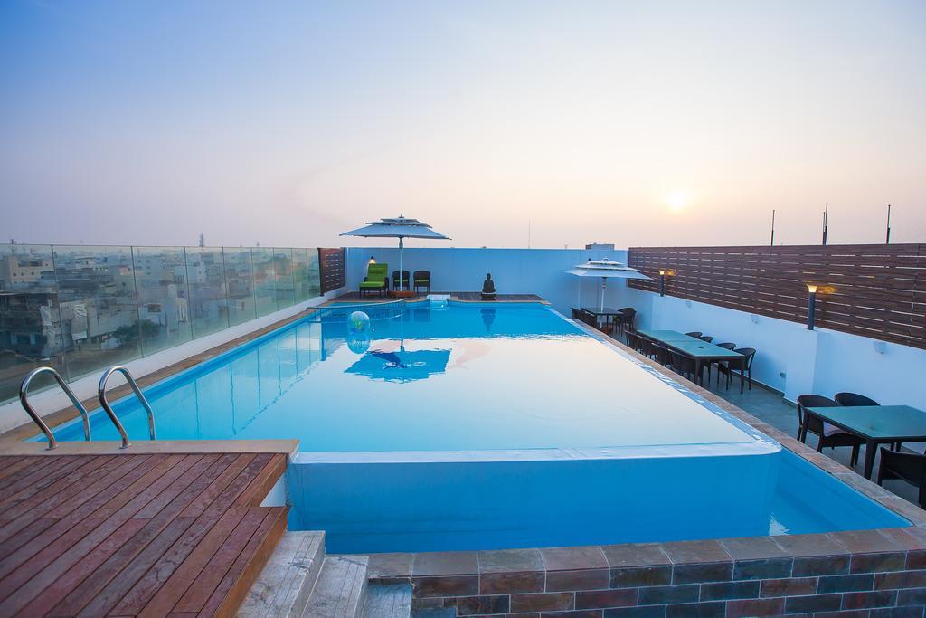 Hotel Radha Prasad Erode Bagian luar foto