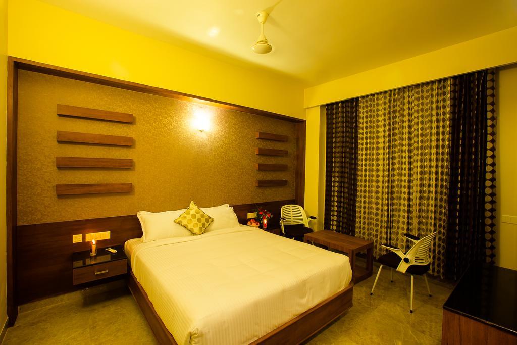 Hotel Radha Prasad Erode Bagian luar foto
